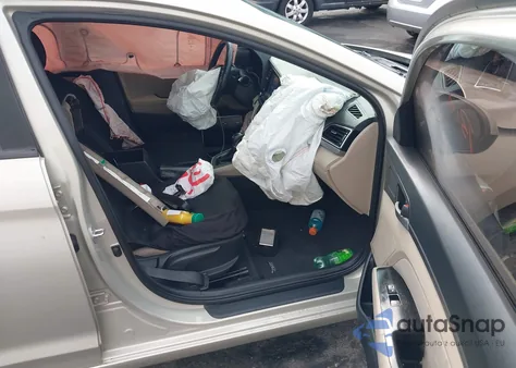 2017 Hyundai Elantra Value Edition из США, поврежденный, VIN 5NPD84LF7HH136416